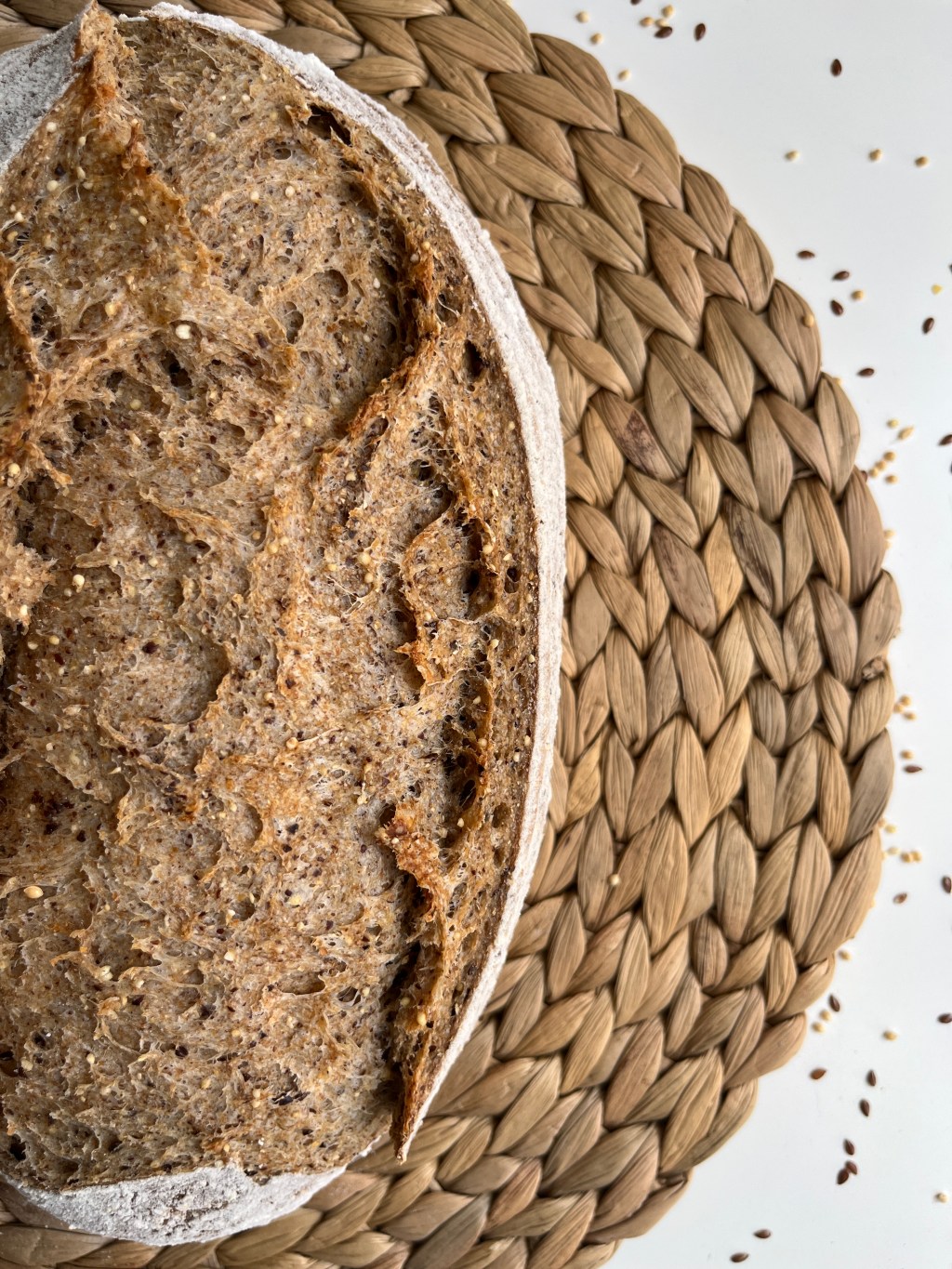 Pan de masa madre con semillas&nbsp;molidas