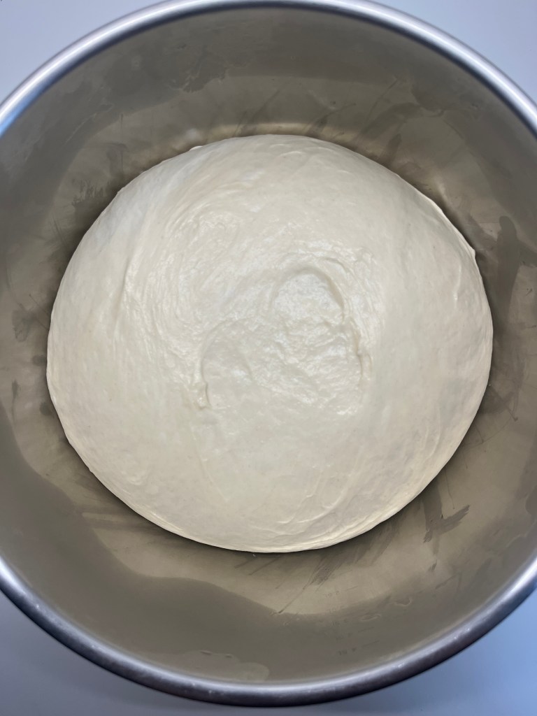 Masa de pan de molde al final de la fermentación