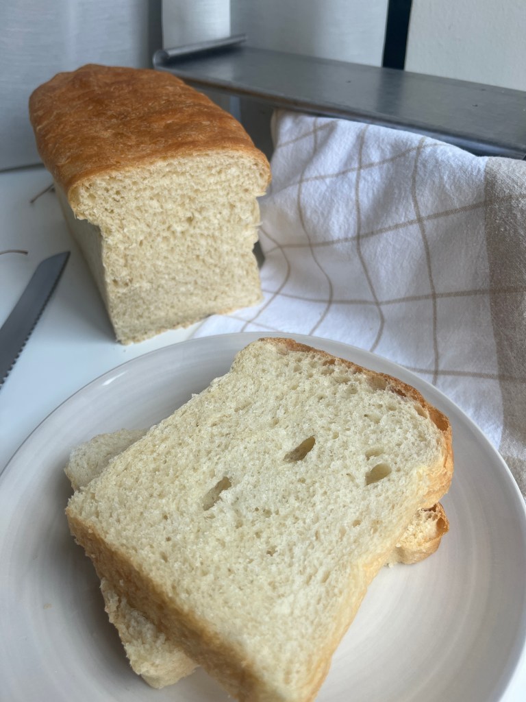 Pan de molde cortado en rebanadas