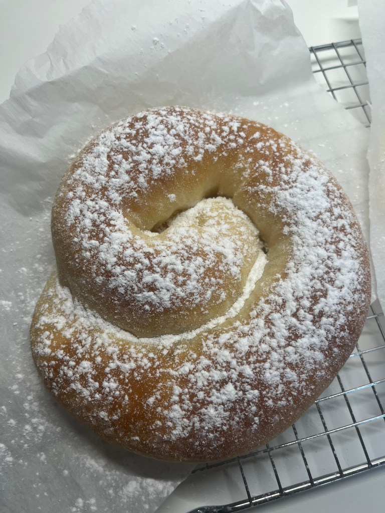 ensaimada con azúcar 